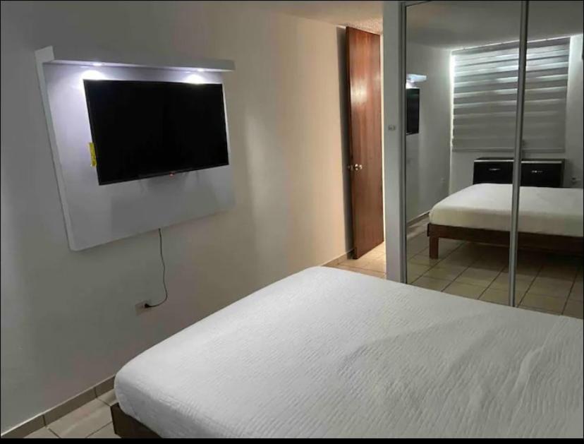 cozy private apartment near airport wifi Carolina Zewnętrze zdjęcie